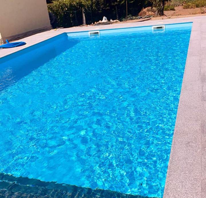Piscine en béton armé Bruguières