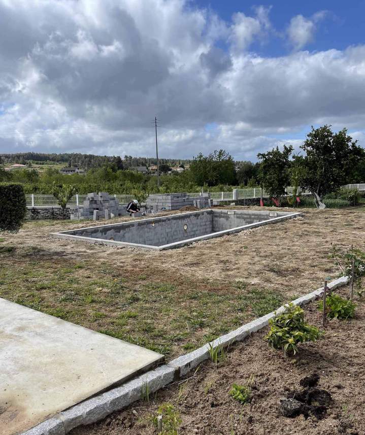 Construction de piscine en béton Bruguières 