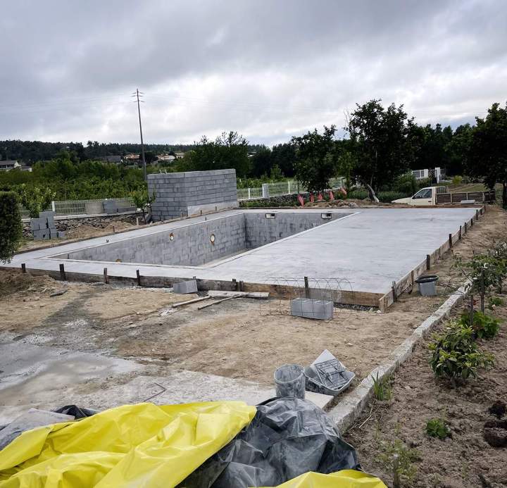 Création de piscine en béton Bruguières 